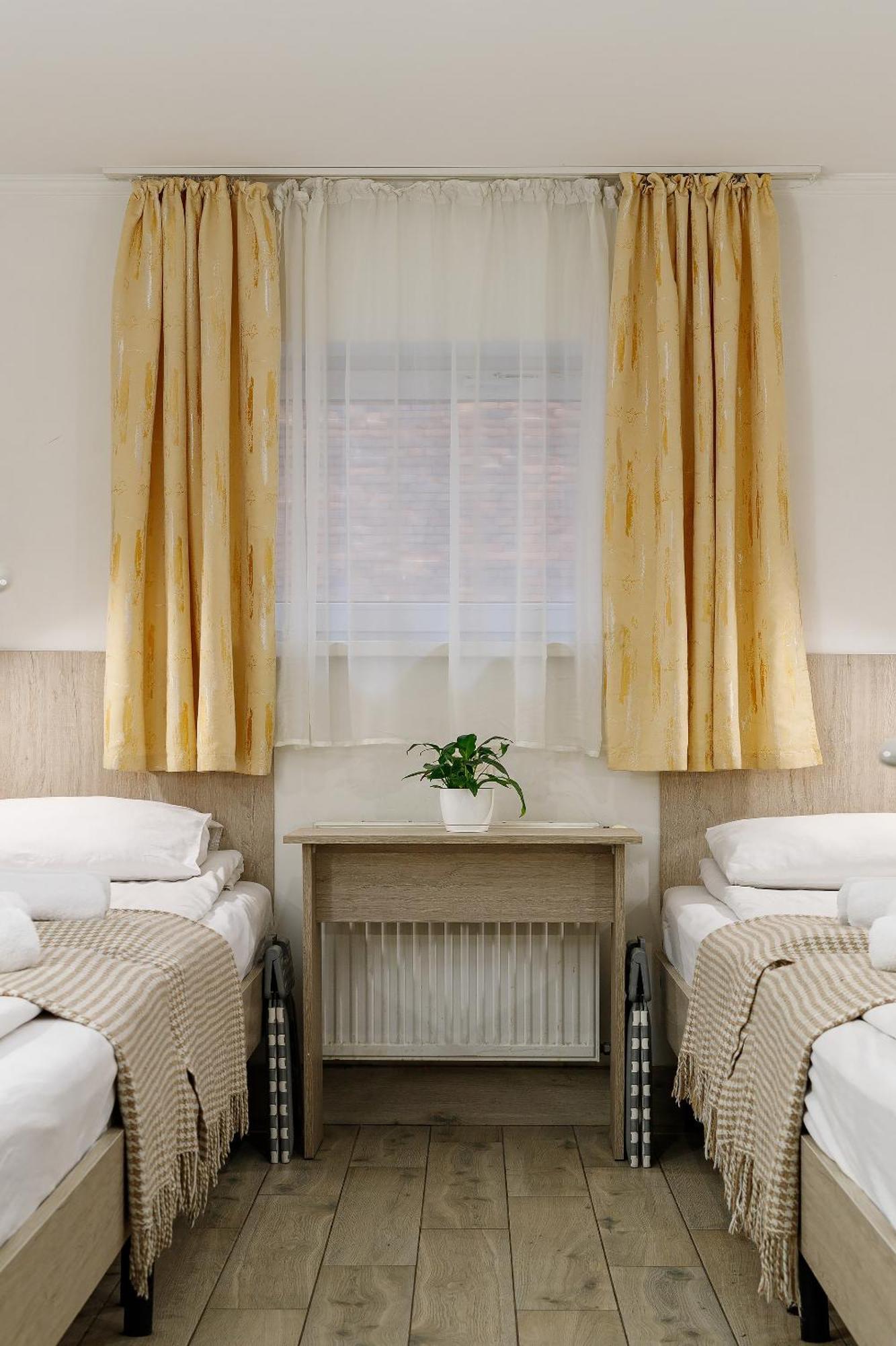 Готель Кайзер Економ Lviv Room photo